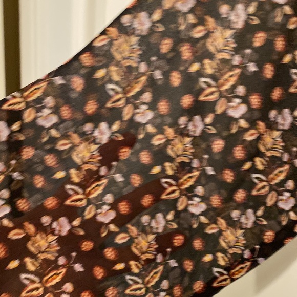 Black print midi almost ankle (I'm 5'2) Smocked top  with sheer sleeves. - Picture 4 of 7